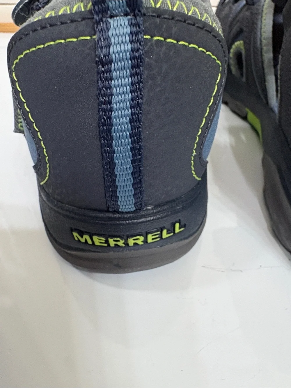 NWT Merrell Youth Navy Closed-Toe Athletic‎ Sandals